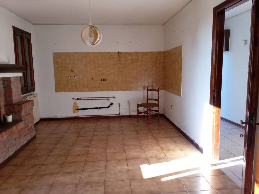 Casa indipendente a Costa di rovigo in COSTA DI ROVIGO - via Marconi, 18 - Foto 2