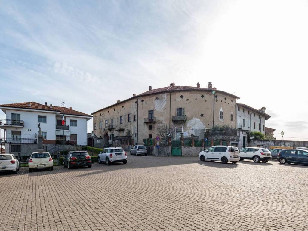 Palazzo / stabile a Alice castello in Piazza Castello, 6, 13040 Alice Castello VC, Italia - Foto 2