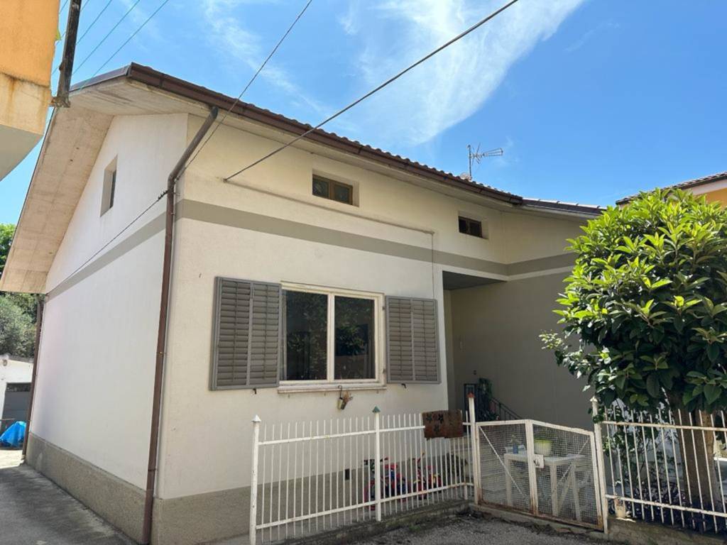 Villa a Alanno in Via Sant'Emidio - Foto 2