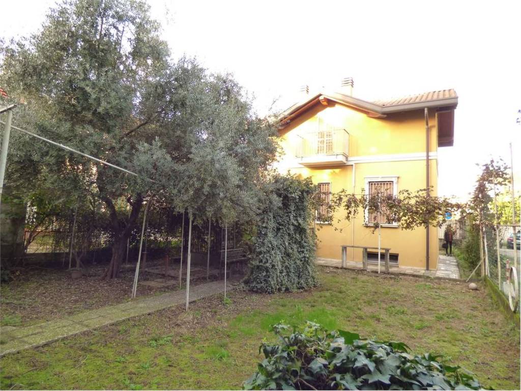 Villa a Bovisio-masciago in via pusterla, 7 - Foto 1