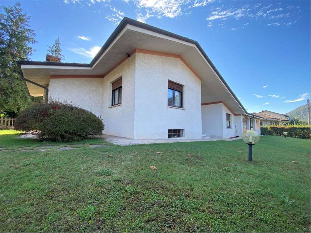 Villa a Cambiasca in VIA MADONNA DEL CARMINE, 17 - Foto 2