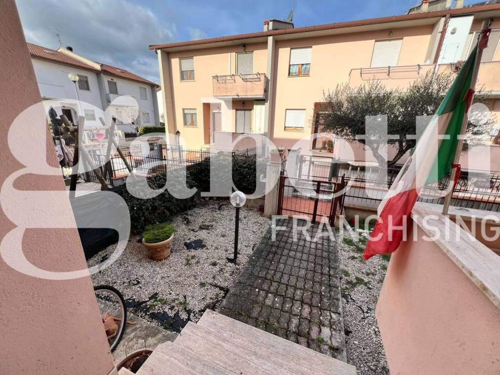 Villetta a schiera a Spoleto in fraz. San Martino, via Adige - Foto 4