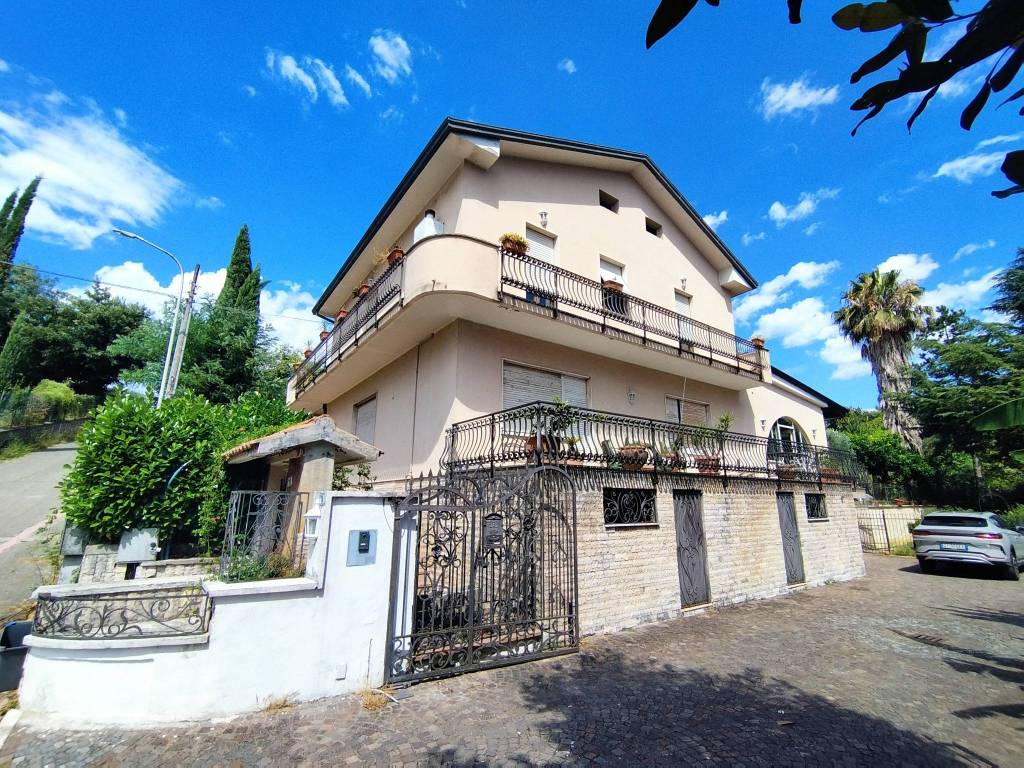 Villa a Frosinone in Via Cosenza, 47 - Foto 5