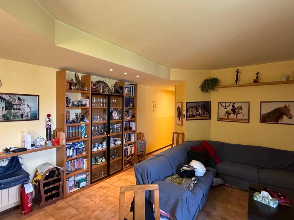 Appartamento a Olgiate comasco in Via Achille Grandi - Foto 4