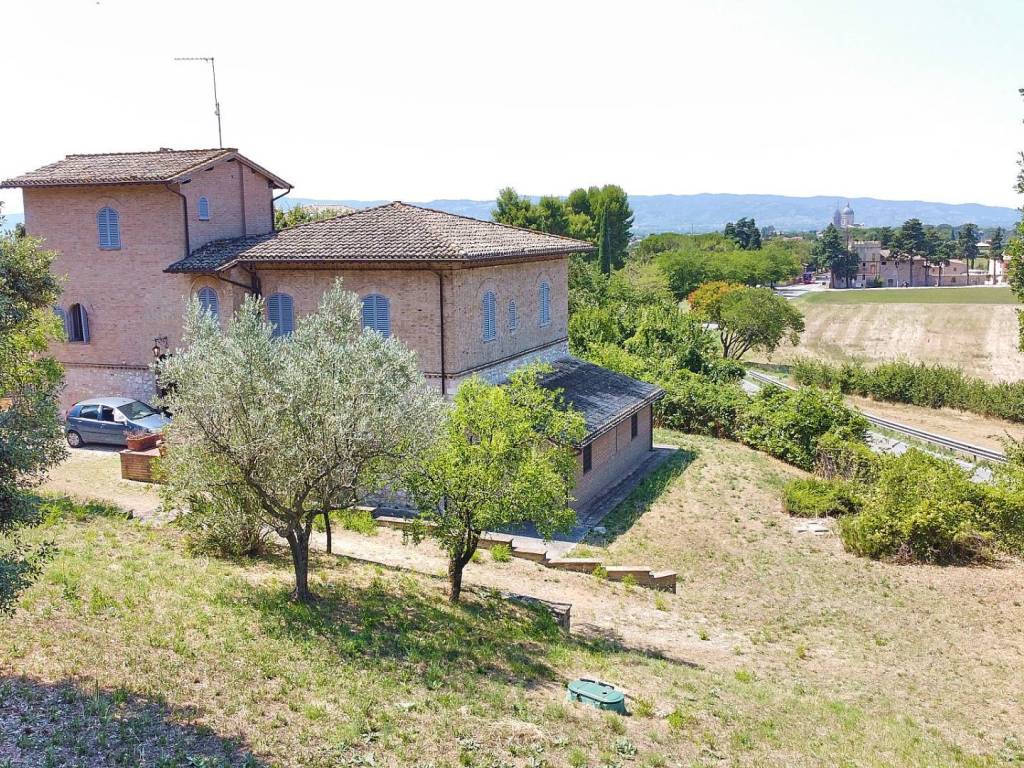 Villa a Assisi in VIA BEATO PADRE LUDOVICO DA CASORIA, 10 - Foto 4