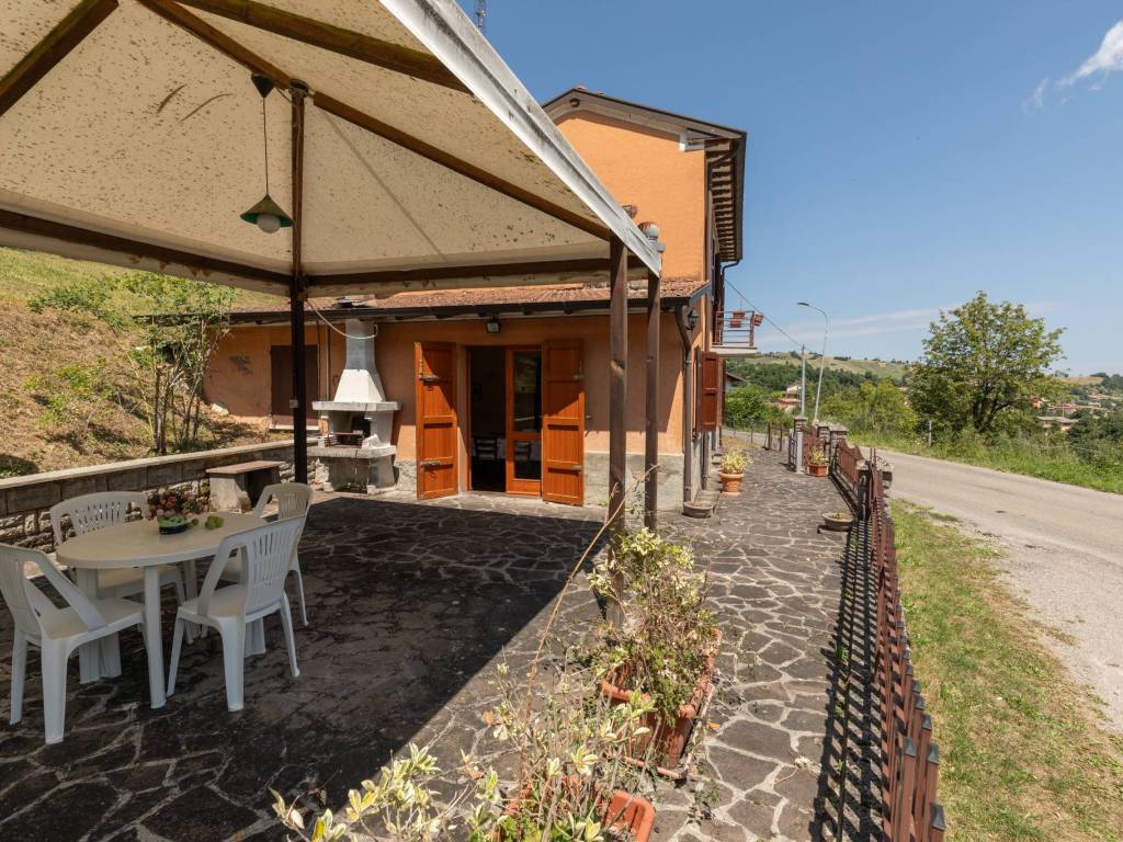 Villa a Castelnovo ne' monti in Via Pasquale Marconi, 66 - Foto 2