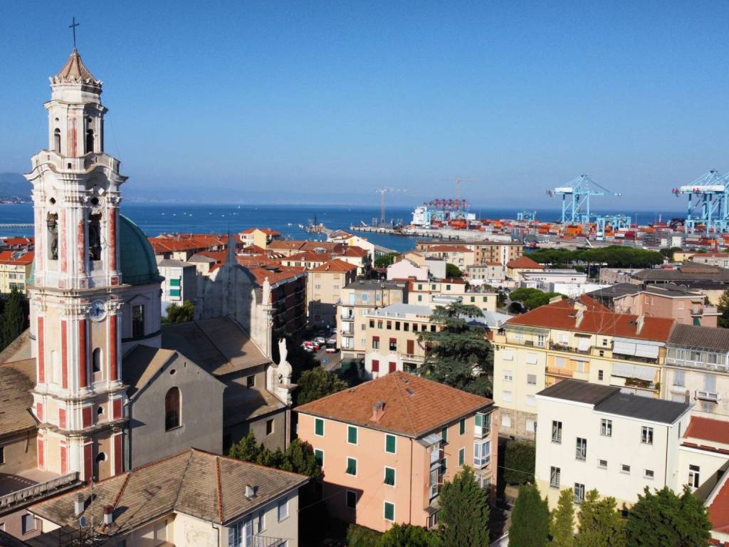 Appartamento a Vado ligure in Via Queirolo, 1 - Foto 2