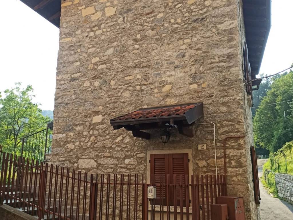 Villa a Rezzago in Via per Enco, 15 - Foto 2