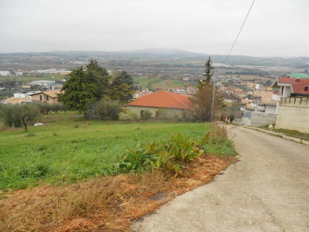 Terreno a Montesilvano in CONTRADA TESORO - Foto 2