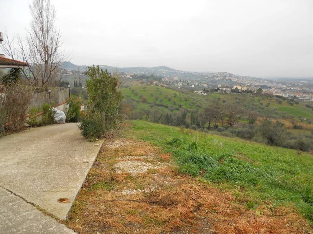 Terreno a Montesilvano in CONTRADA TESORO - Foto 3