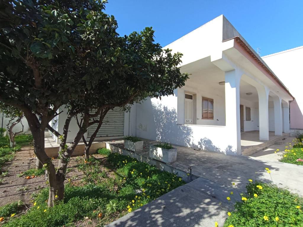 Villa a Pulsano in Via Napoli, 6 - Foto 2