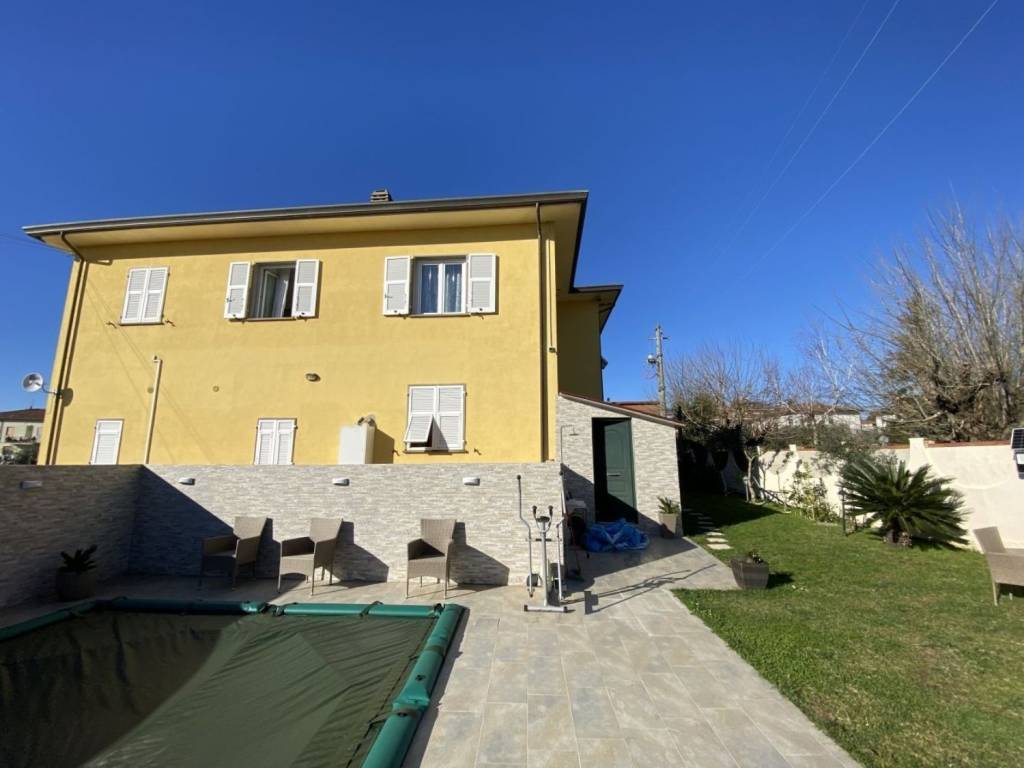 Villa a Castelnuovo magra in Via Dei Laghi, 11 - Foto 2