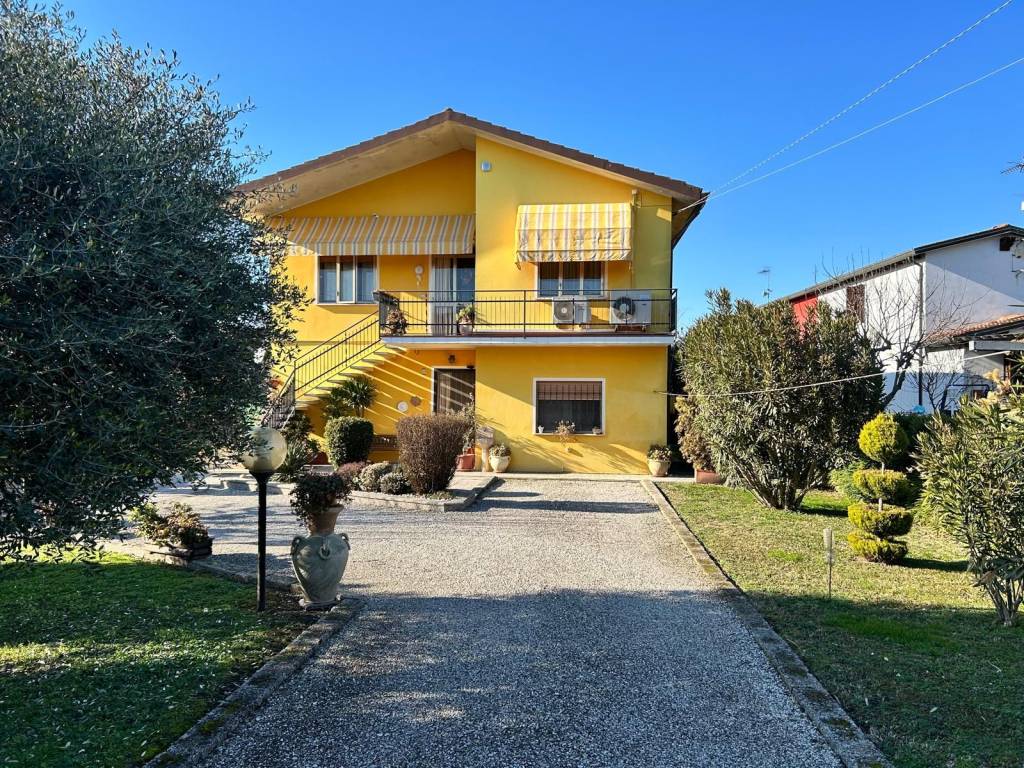 Villa a Rovigo in Via Volturno, 19 - Foto 2