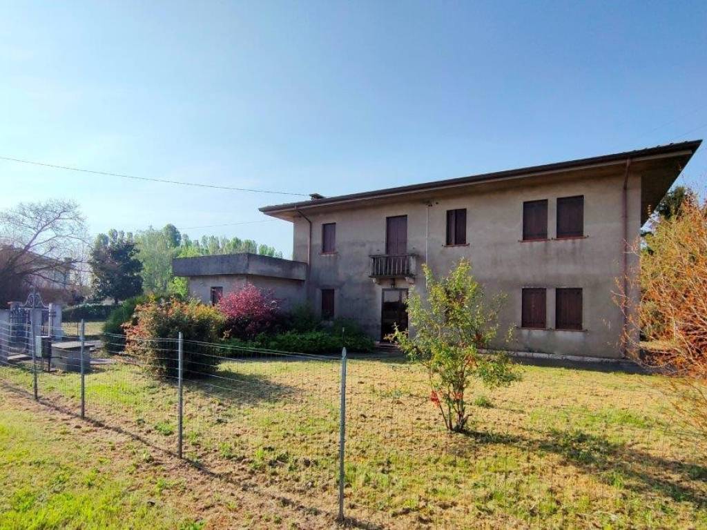 Villa a Badia polesine in Via Calà Forca, 744 - Foto 2