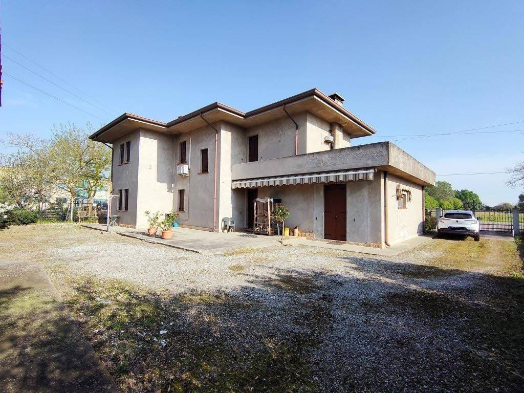 Villa a Badia polesine in Via Calà Forca, 744 - Foto 3