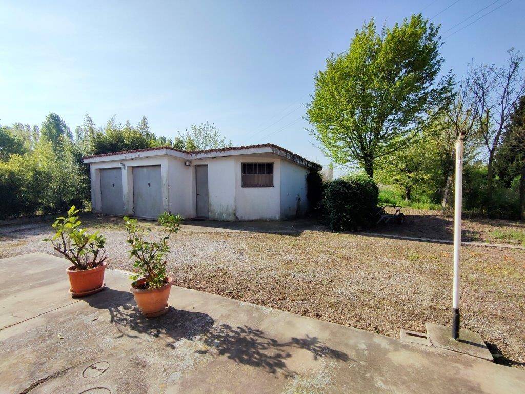 Villa a Badia polesine in Via Calà Forca, 744 - Foto 4