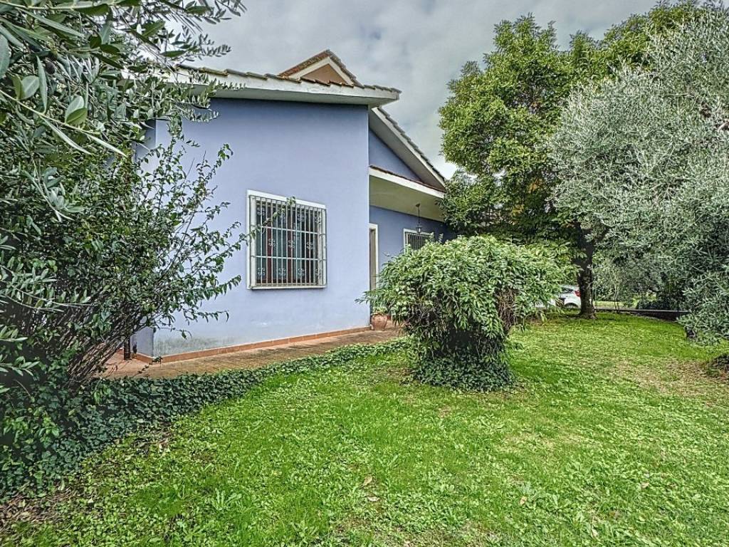 Villa a Altopascio in Via Provinciale Mammianese Nord - Foto 3
