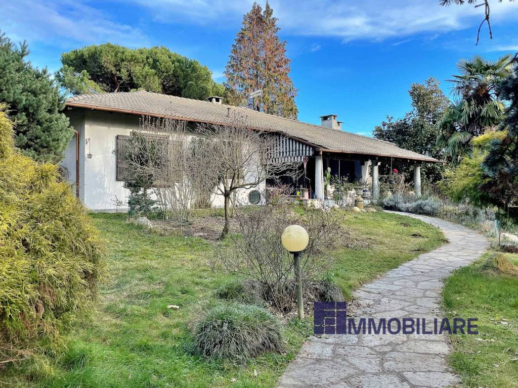 Villa a Angera in Via Salvador Allende - Foto 2