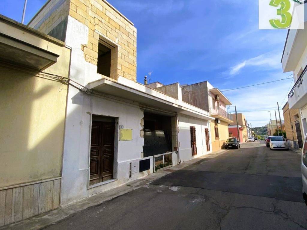 Casa indipendente a Specchia in Via Alcide De Gasperi - Foto 2