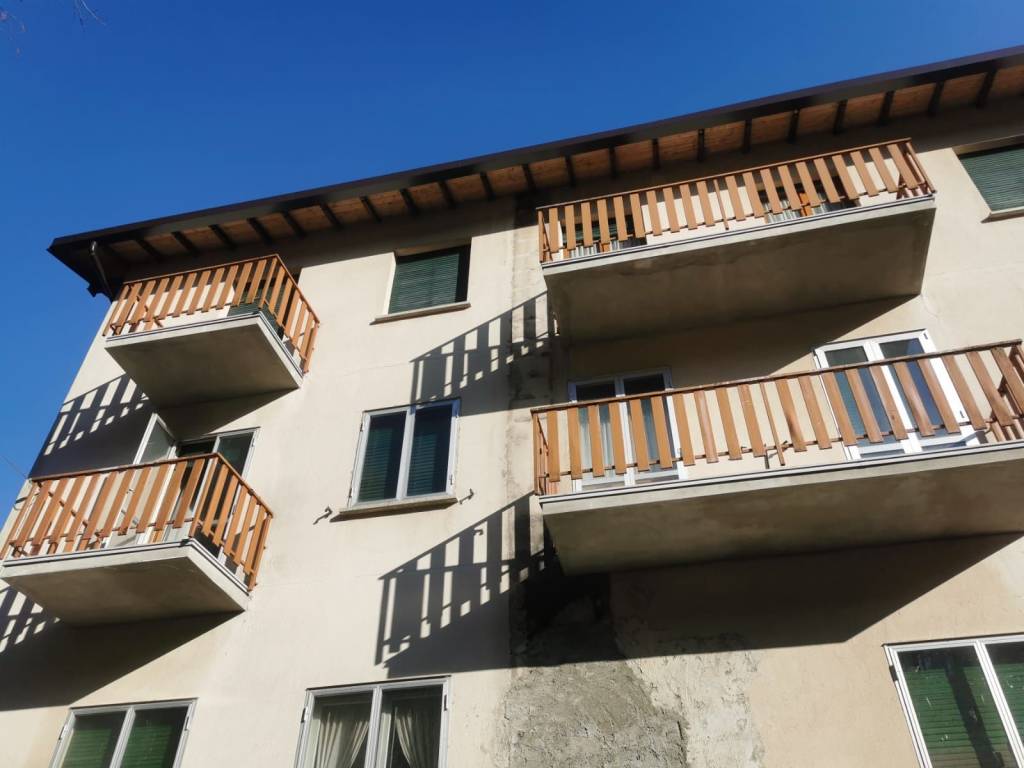 Palazzo / stabile a Zelbio in Via Camilla Pesenti, 1 - Foto 5