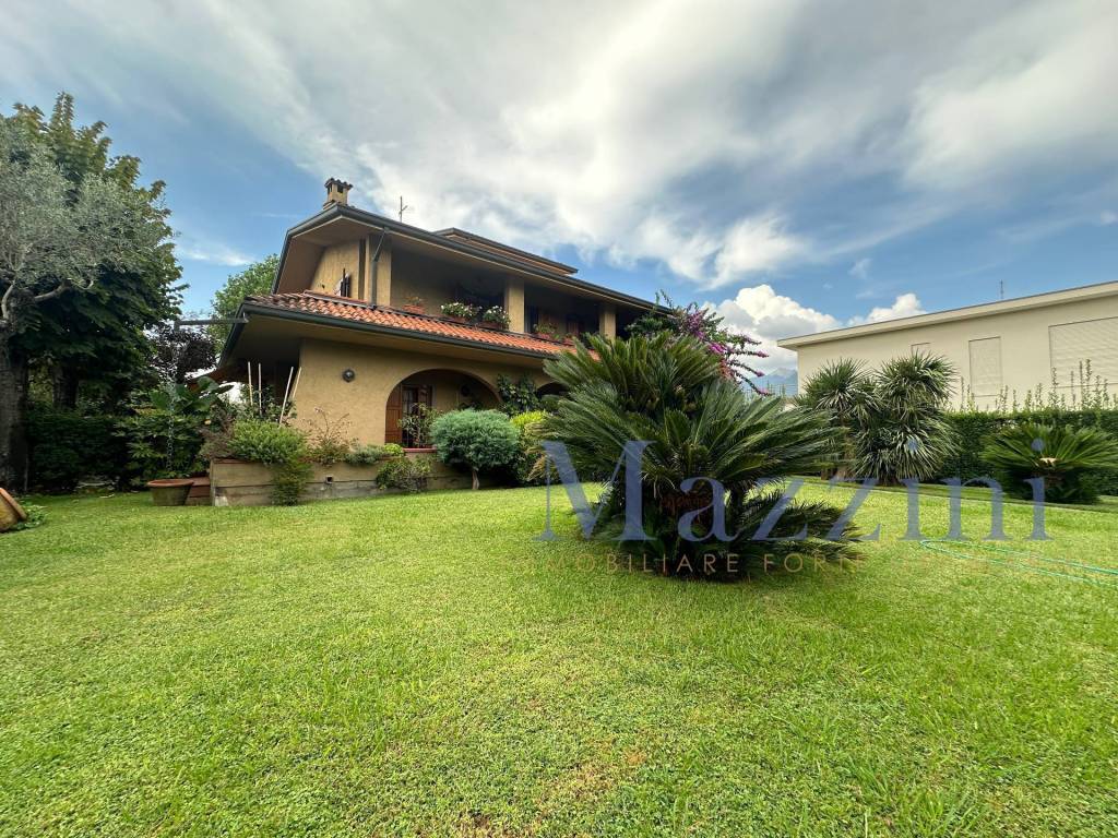 Villa a Forte dei marmi in Via Civitali - Foto 2
