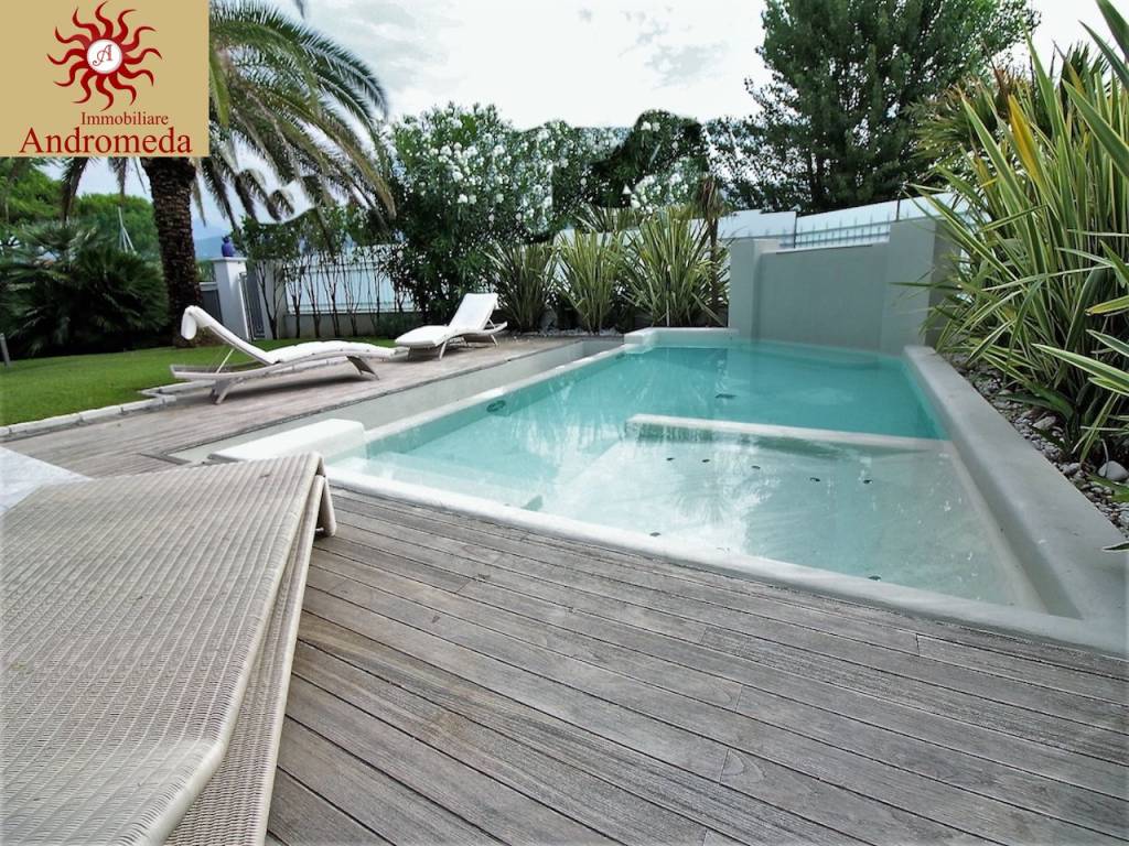 Villa a Forte dei marmi in Via Versilia - Foto 4