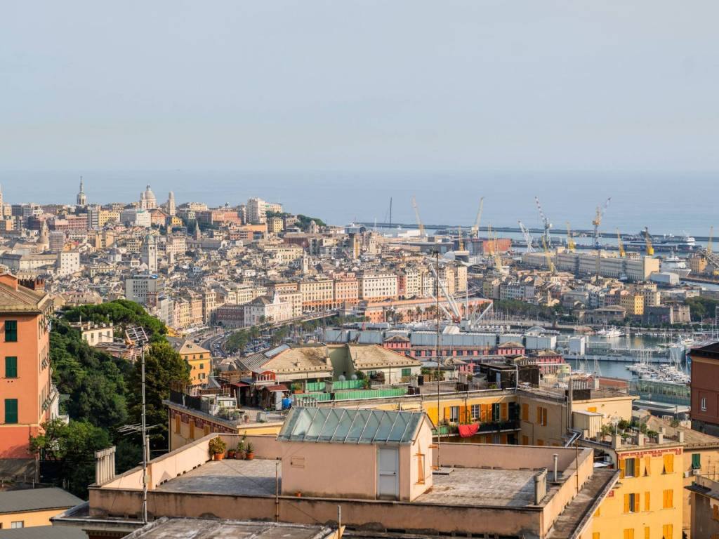 Appartamento a Genova in Via Giovanni Casartelli, 7 - Foto 2