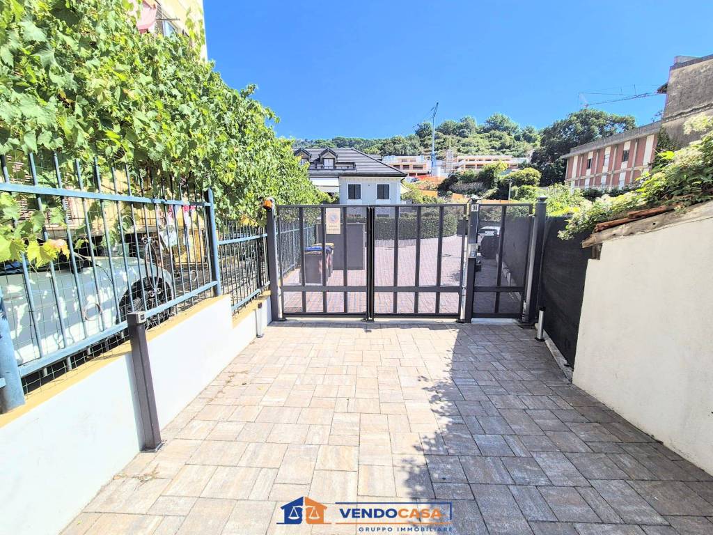 Box / garage a Finale ligure in Piazza Edmondo De Amicis - Foto 2