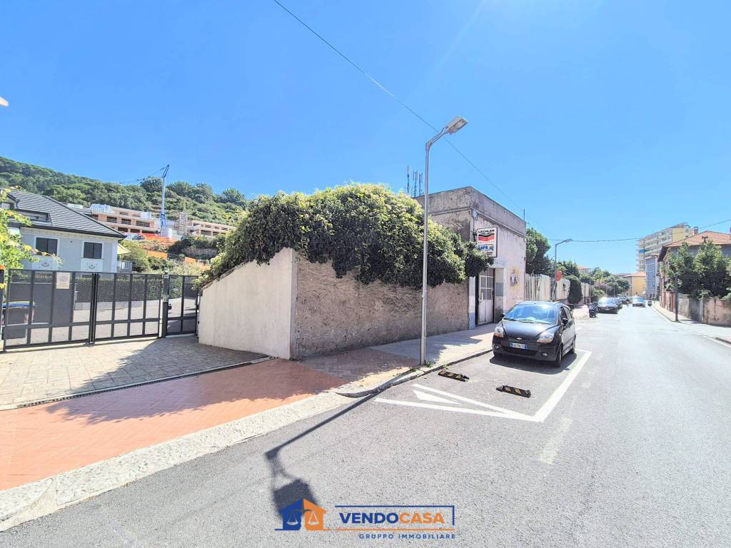 Box / garage a Finale ligure in Piazza Edmondo De Amicis - Foto 3