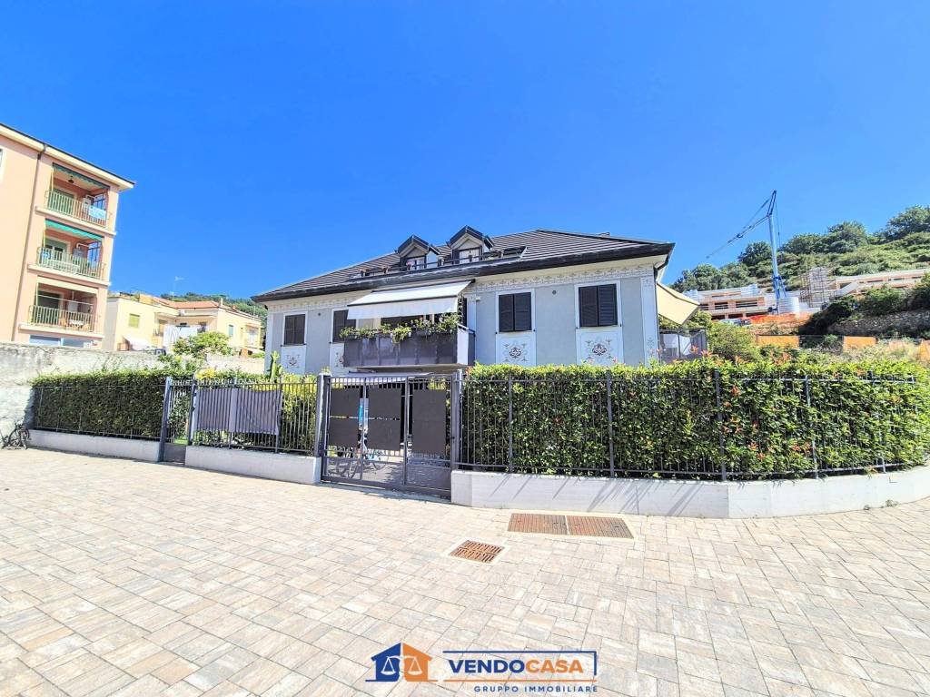 Box / garage a Finale ligure in Piazza Edmondo De Amicis - Foto 4