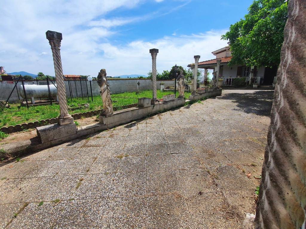 Villa a Aprilia in Via dei Rutuli - Foto 3