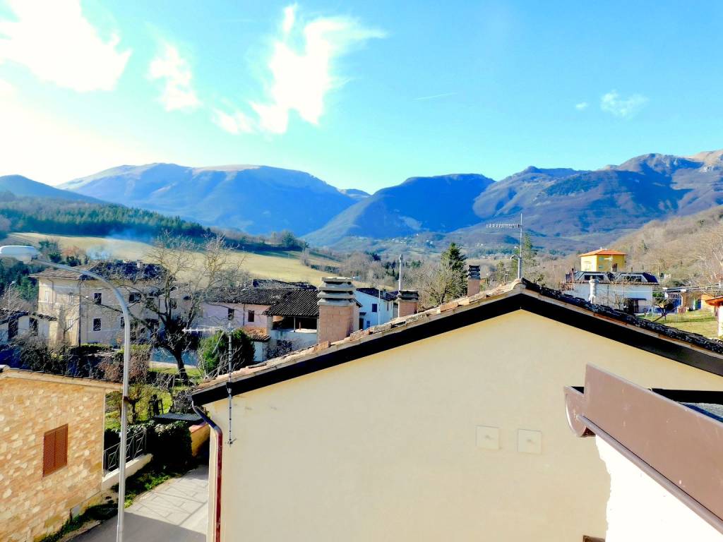 Casa indipendente a Sarnano in Contrada Romani - Foto 2