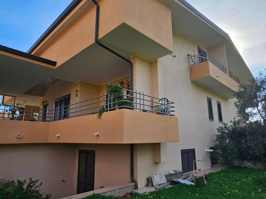Villa a Montepaone in Via Salvatore Nisticò, 7 - Foto 5