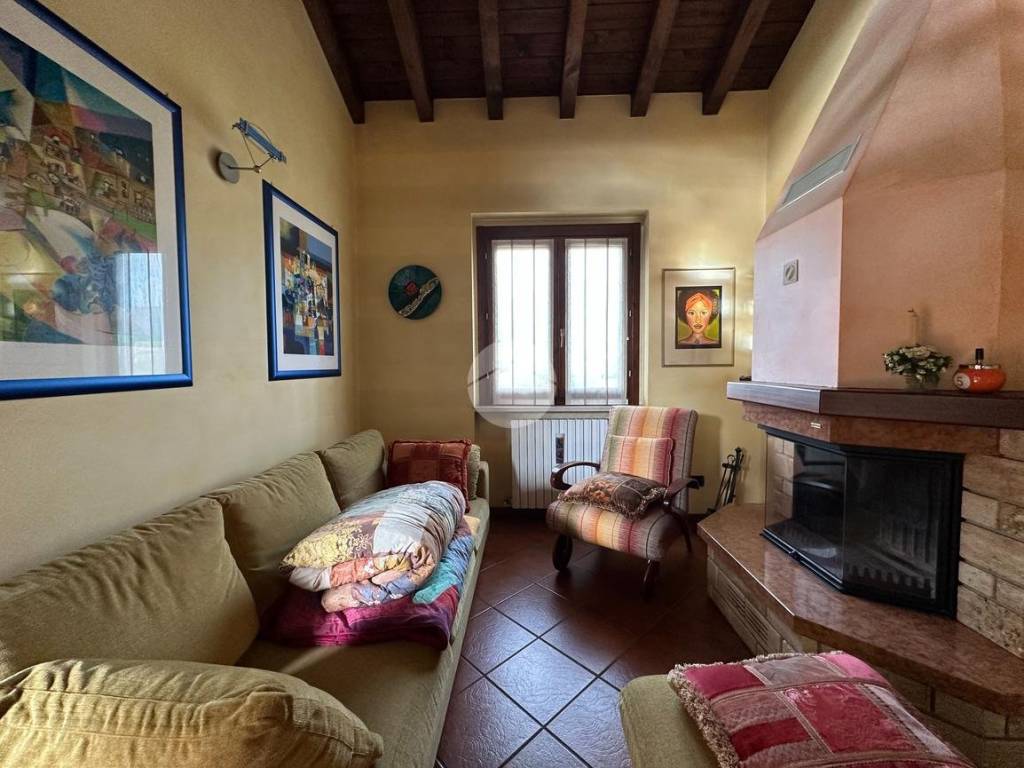Appartamento a Corte franca in VIA LUCIANO LAMA, 2 - Foto 2