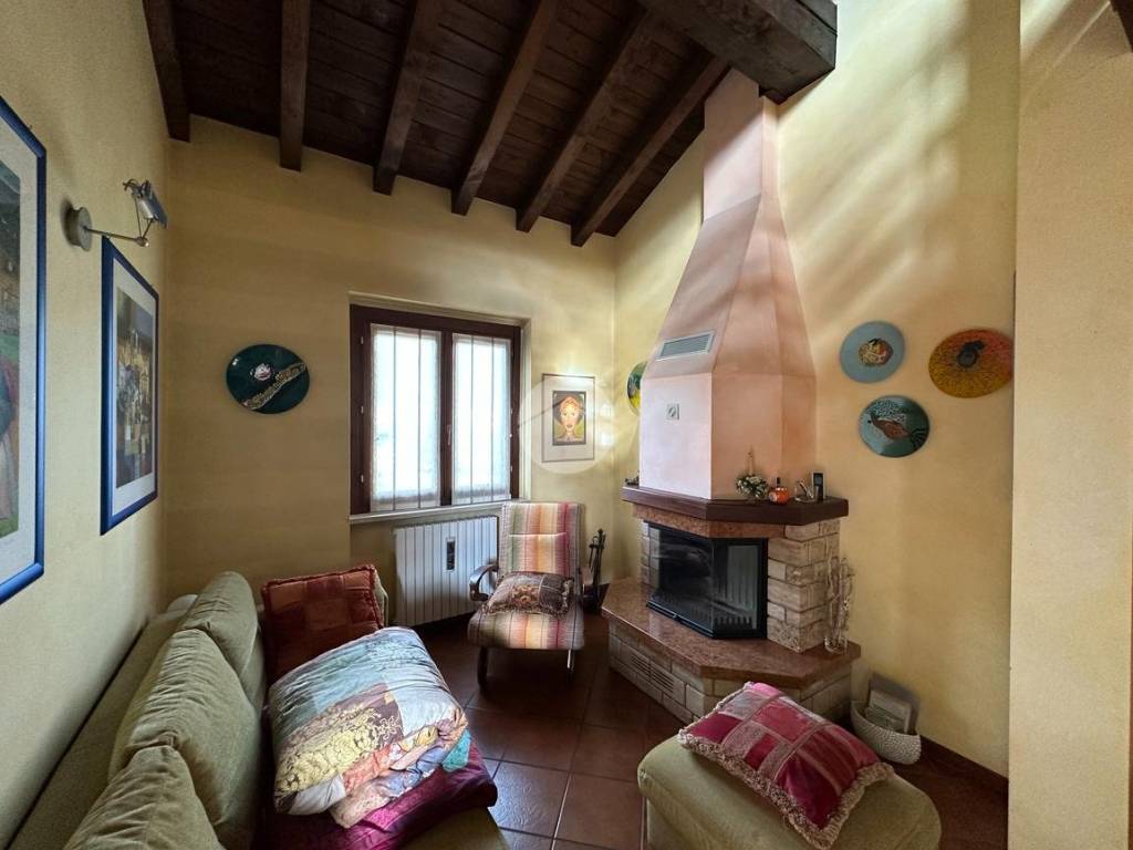 Appartamento a Corte franca in VIA LUCIANO LAMA, 2 - Foto 4