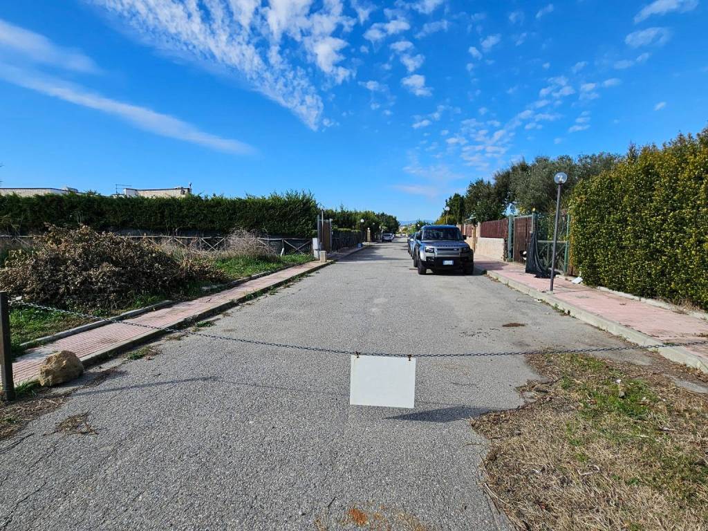 Terreno a Crotone in Via delle Begonie - Foto 2