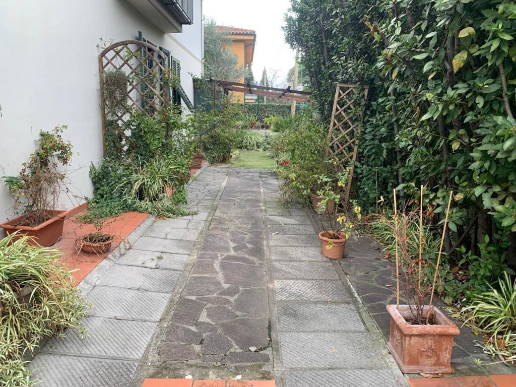 Appartamento a Lucca in via teresa bandettini - Foto 2