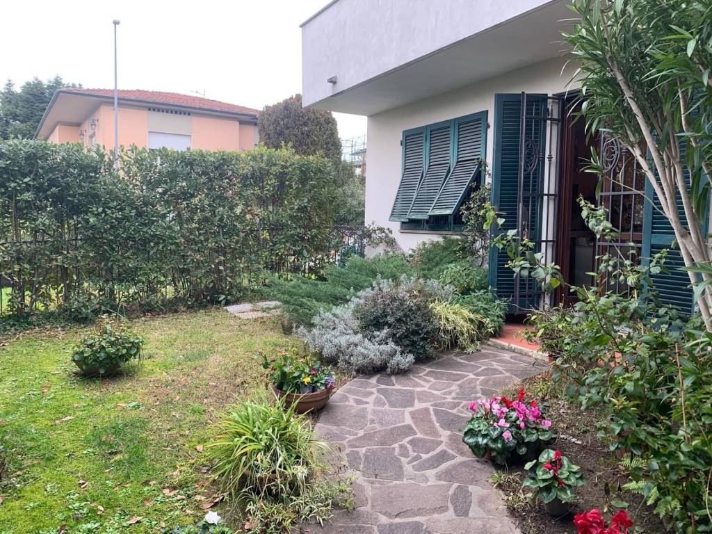Appartamento a Lucca in via teresa bandettini - Foto 4