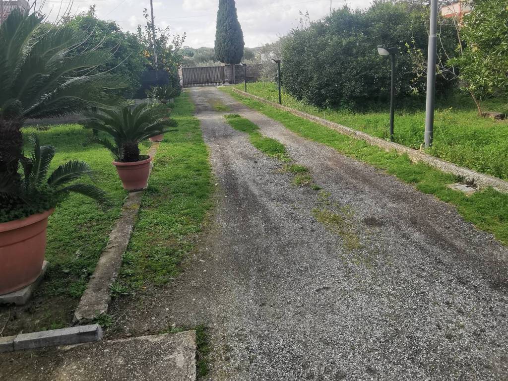 Villa a Borgia in Via Palmiro Togliatti - Foto 2