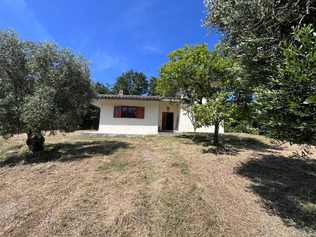 Villa a Sorano in Strada Provinciale Montorio - Foto 2