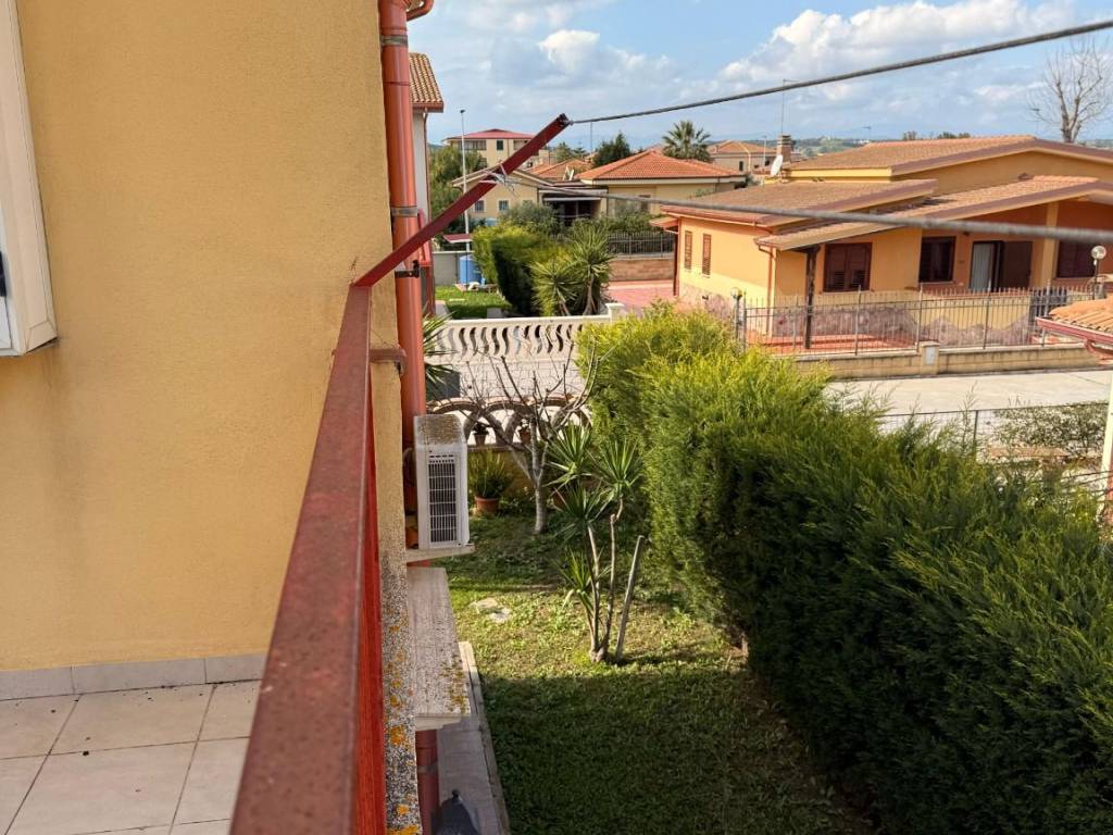 Villa a Crotone in Via dei Gelsomini - Foto 3