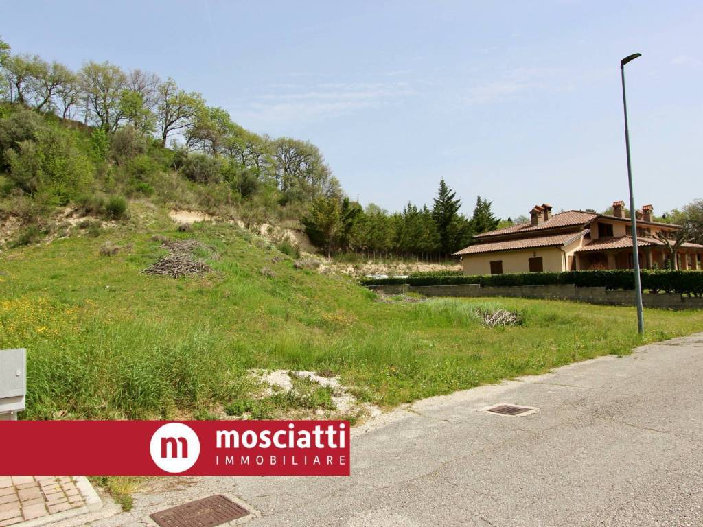 Terreno a Esanatoglia in Via Pistoia - Foto 2