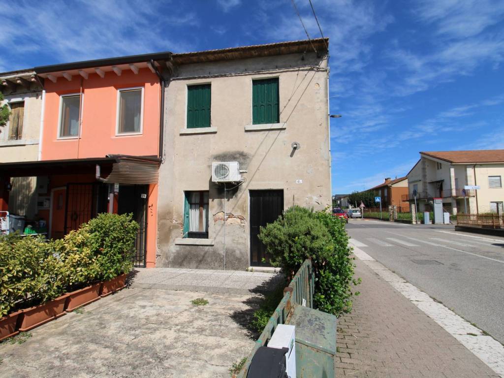 Casa indipendente a Belfiore in Via San Francesco d'Assisi, 34 - Foto 2