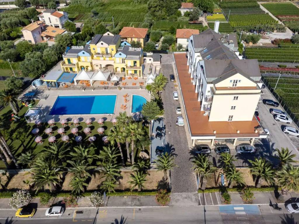 Palazzo / stabile a Grottammare in Lungomare Alcide De Gasperi, 76 - Foto 2