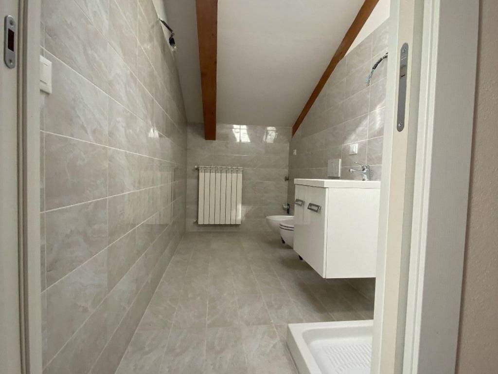 Appartamento a Finale ligure in Via Generale Enrico Caviglia, 80 - Foto 2
