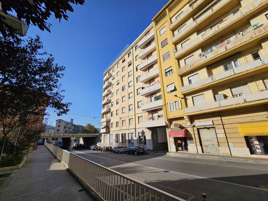 Appartamento a Vado ligure in Via Galileo Ferraris - Foto 3