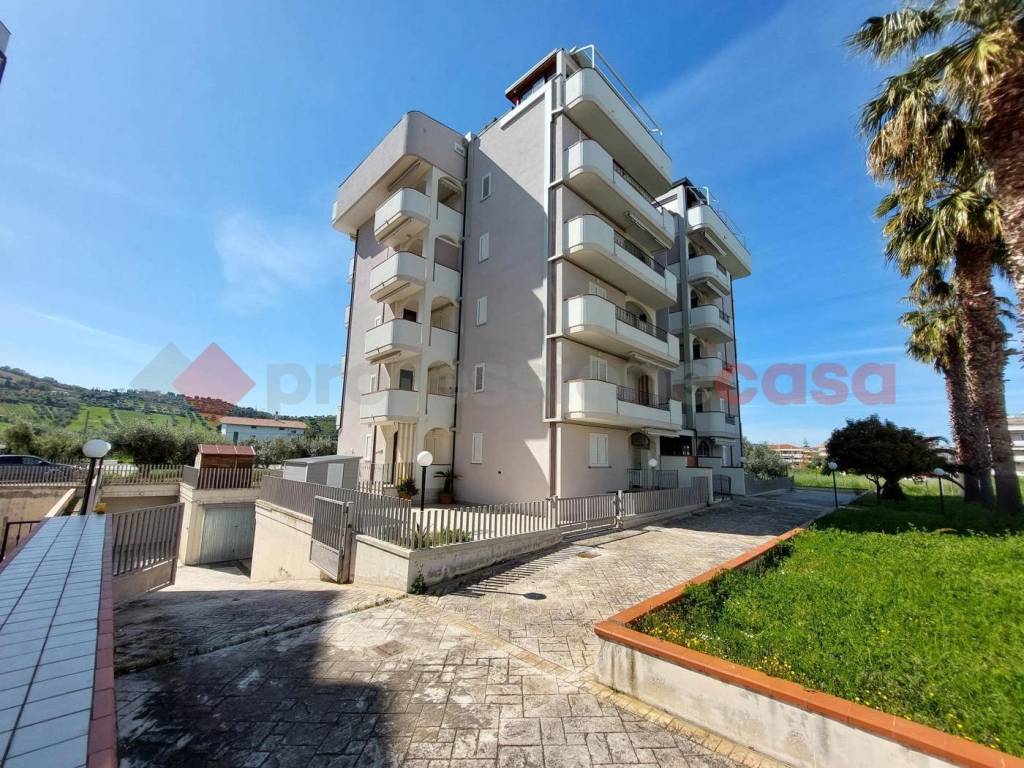 Appartamento a Alba adriatica in Via Valle d'Aosta, 3 - Foto 2