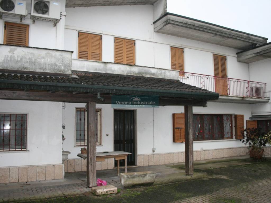 Villa a Nogarole rocca in Via Europa 14 - Foto 2