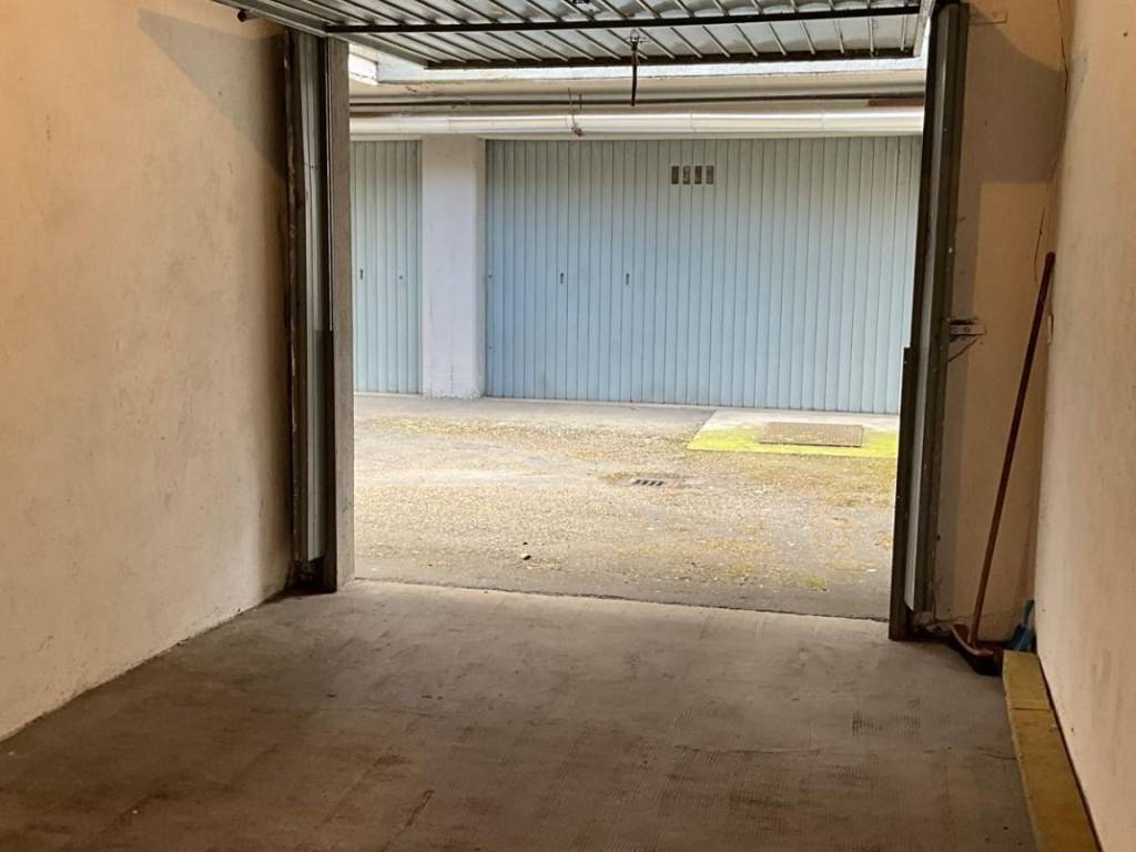 Box / garage a Reggio emilia in Via Maria Melato - Foto 3