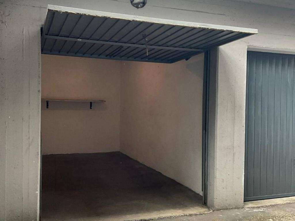 Box / garage a Reggio emilia in Via Maria Melato - Foto 4